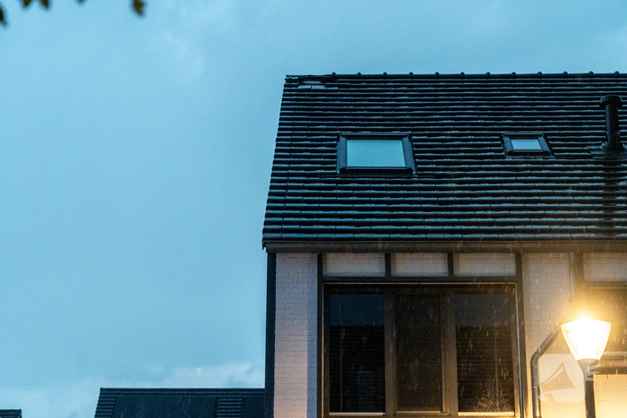 Blikseminslag veroorzaakt schade aan woning