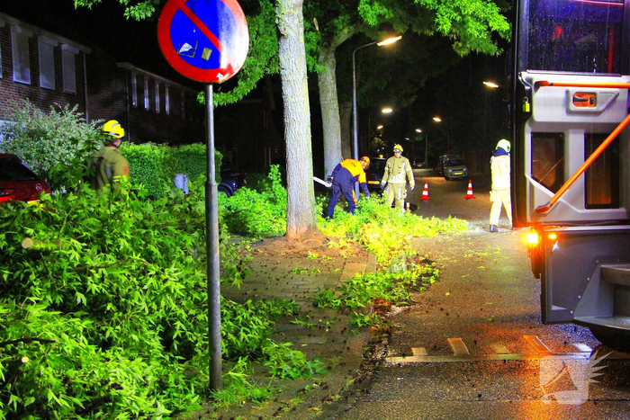 Zware onweersbuien veroorzaken schade en blokkade
