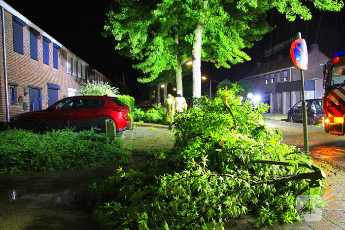 Zware onweersbuien veroorzaken schade en blokkade