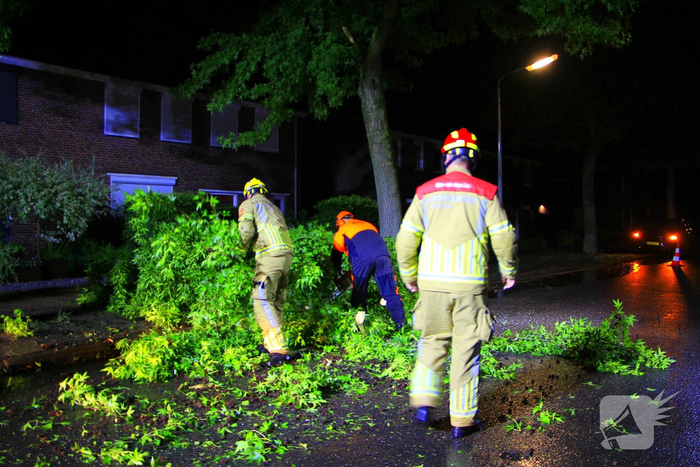 Zware onweersbuien veroorzaken schade en blokkade