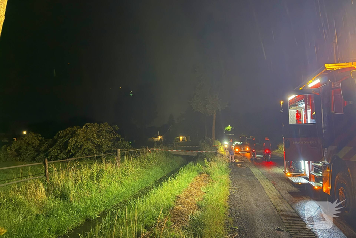 Omgewaaide bomen zorgen voor inzet brandweer