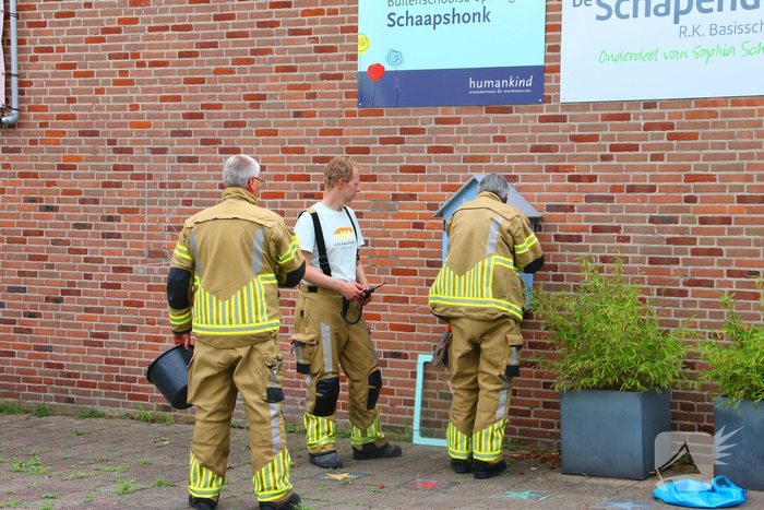Boek uit gesloopte minibieb gehaald en in brand gestoken
