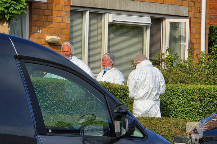 Forensische Opsporing doet onderzoek in woning