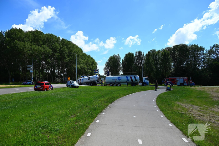 Tankoplegger schiet los tijdens transport