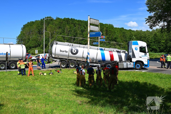 Tankoplegger schiet los tijdens transport