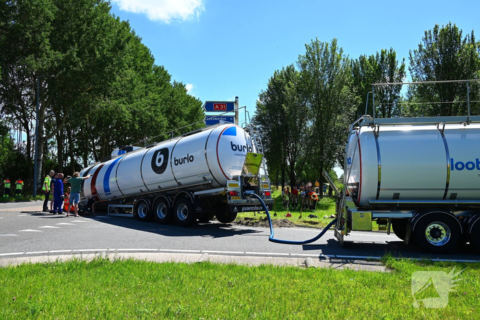 Tankoplegger schiet los tijdens transport