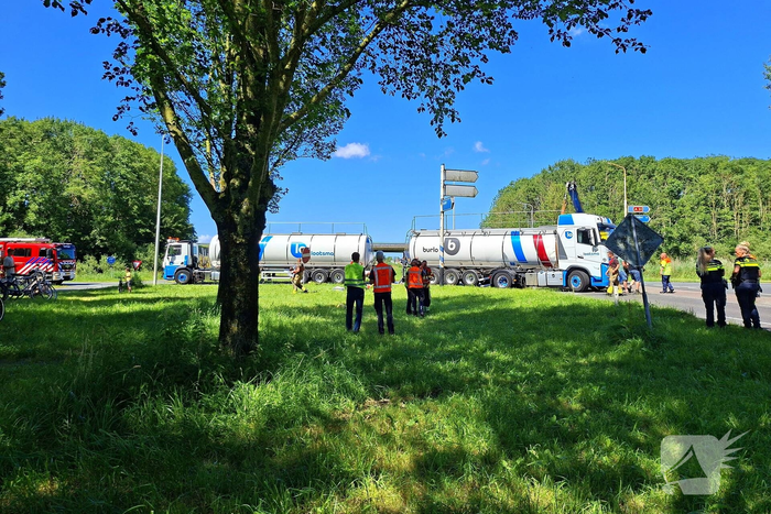 Tankoplegger schiet los tijdens transport