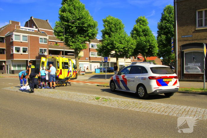 Fietser naar het ziekenhuis na botsing