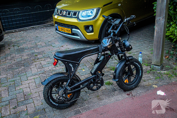 Flink ongeval tussen fatbiker en scooterrijder