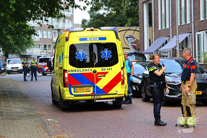 Brand in flatwoning veroorzaakt zwarte rookwolken
