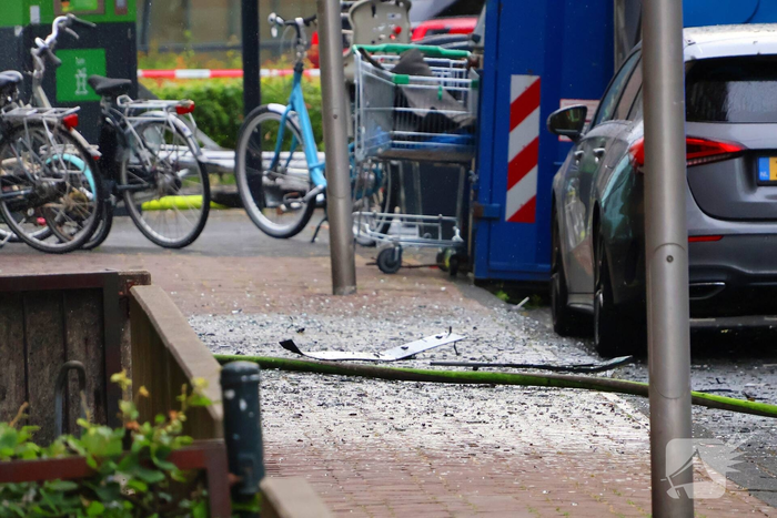 Brand in flatwoning veroorzaakt zwarte rookwolken