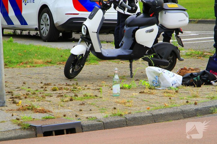 Scooterbestuurder gewond na aanrijding met auto