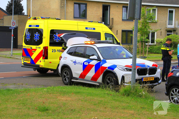Scooterbestuurder gewond na aanrijding met auto