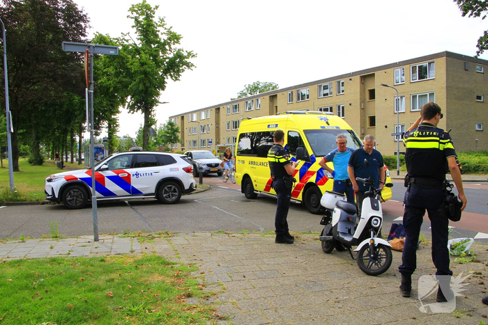 Scooterbestuurder gewond na aanrijding met auto