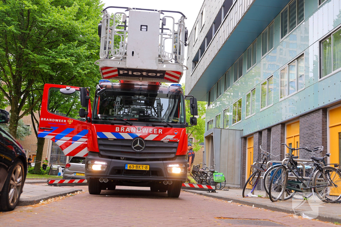 Brand in flatwoning leidt tot evacuatie