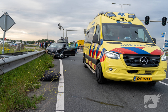 Vrouw naar ziekenhuis na aanrijding