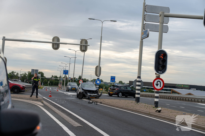Vrouw naar ziekenhuis na aanrijding