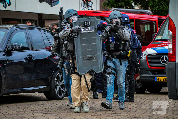 Veel gewonden en doden bij grootschalige oefening in oude brandweerkazerne, DSI arresteert schutters