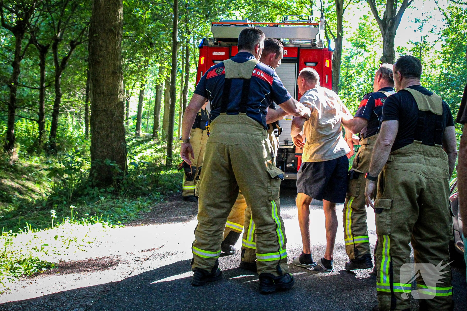 Brandweer houdt verdachte aan na brandstichting