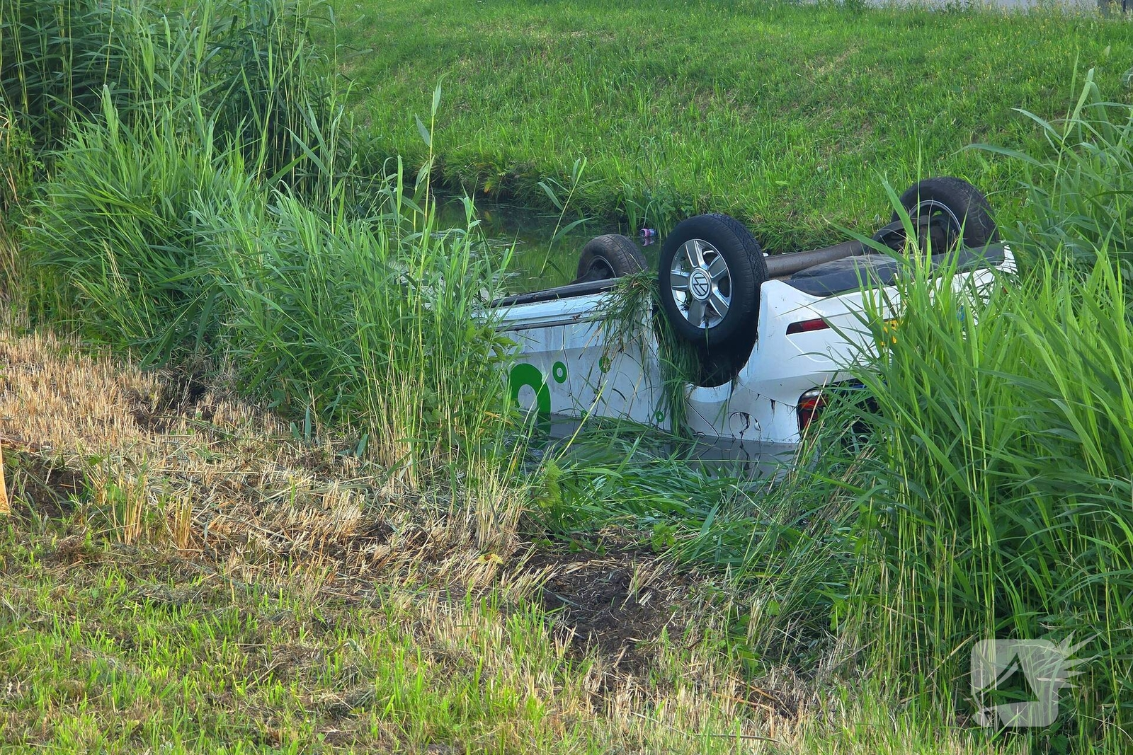 Auto te water in Moordrecht