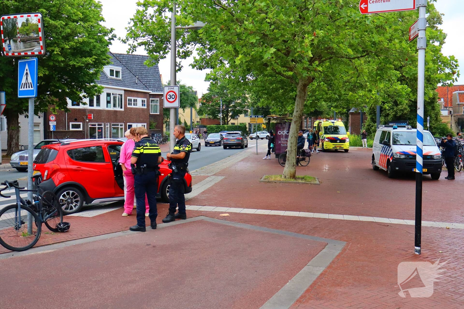 Wielrenner in botsing met personenauto