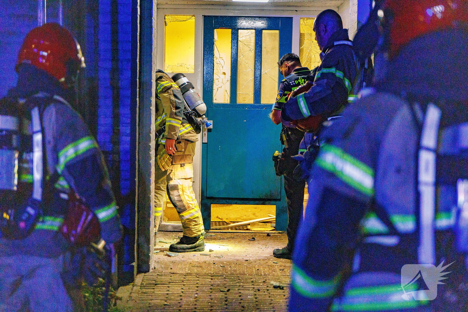 Explosief beschadigt entree woongebouw