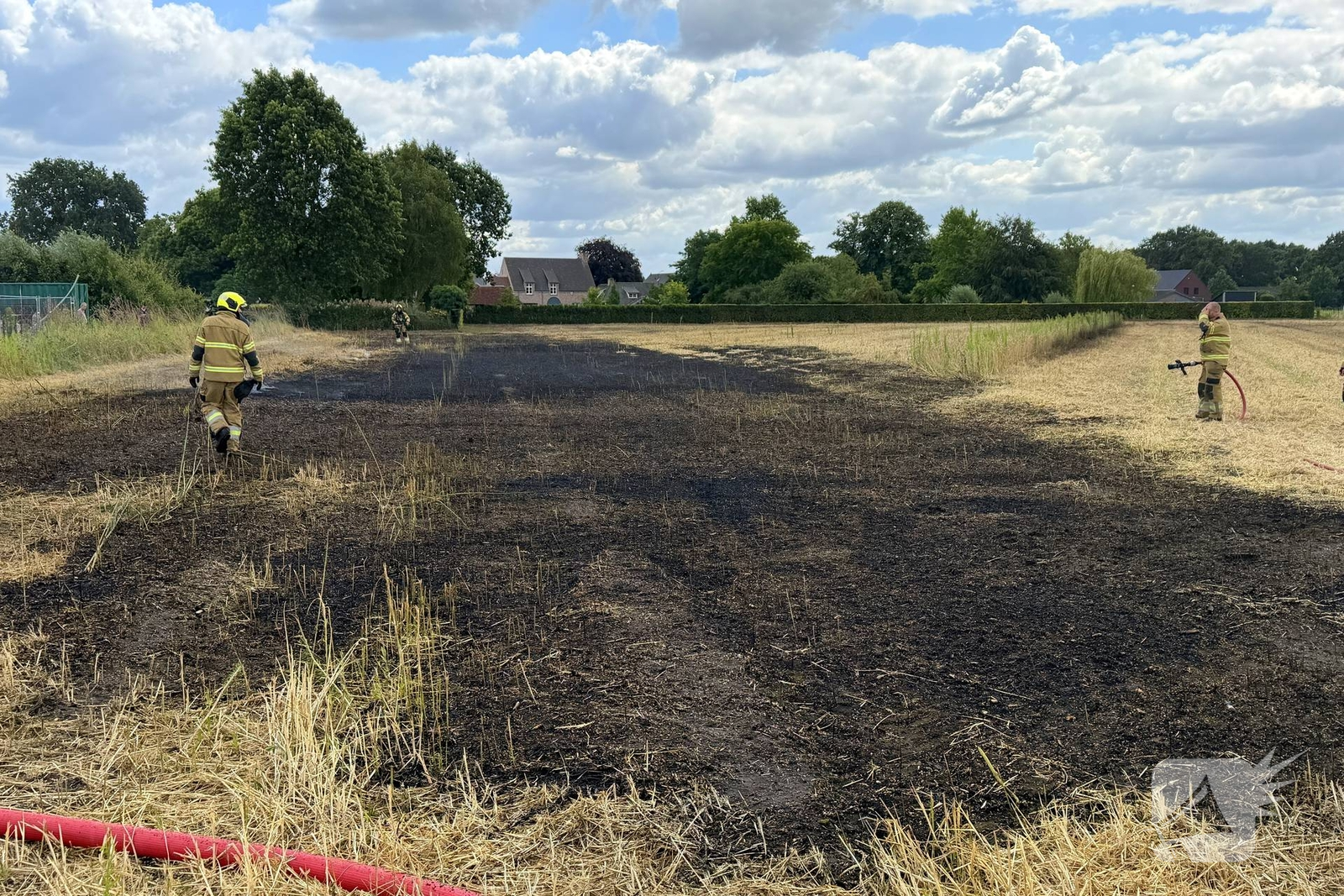 Buitenbrand op akker snel onder controle