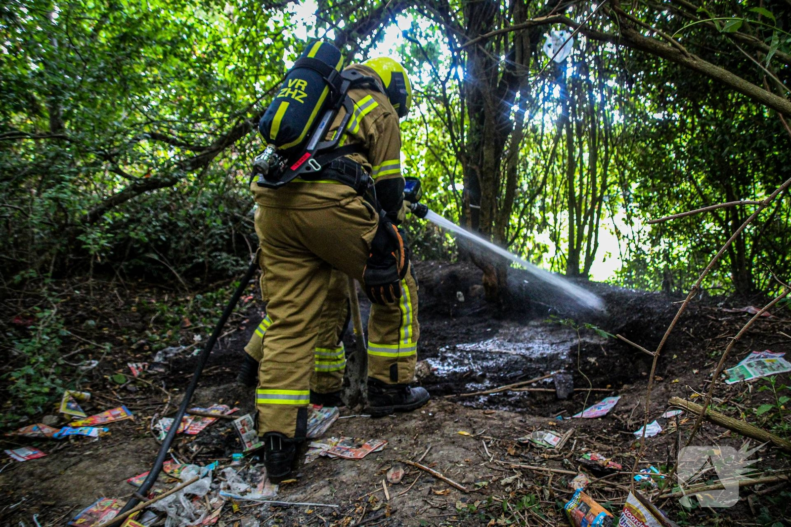 Buitenbrand in bosjes geblust