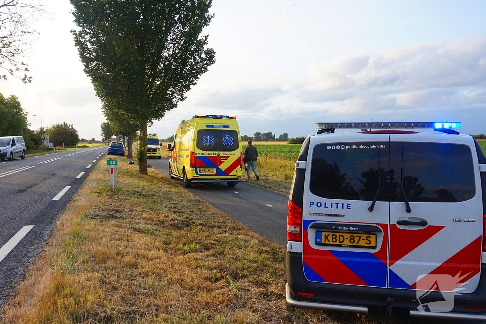 Quad raakt van de weg en belandt in sloot