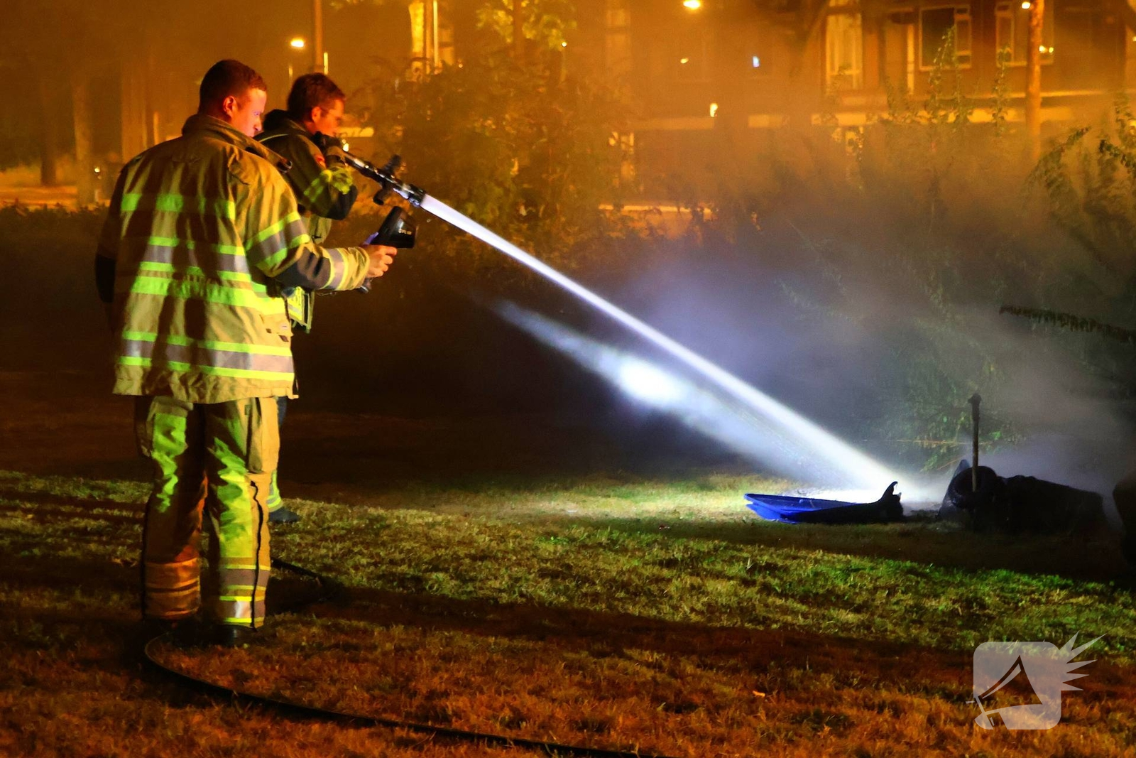 Meerdere prullenbakken en groenstrook beschadigd door brand
