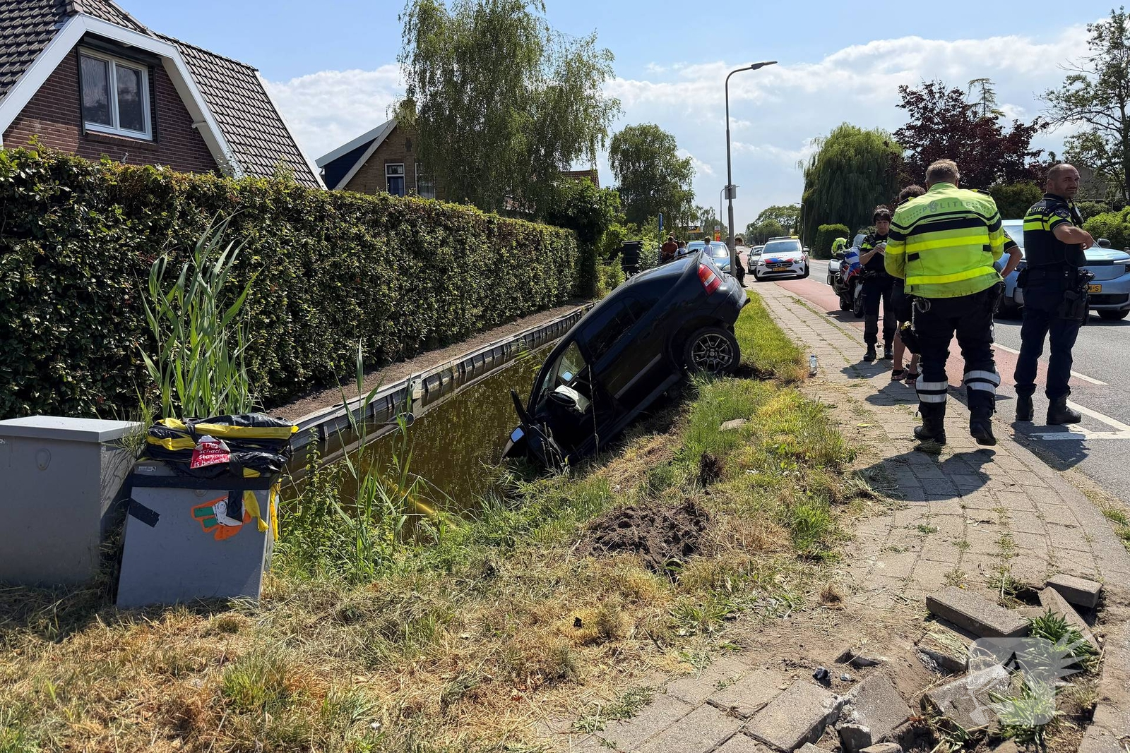 Alcomobilist belandt in sloot na ongeval