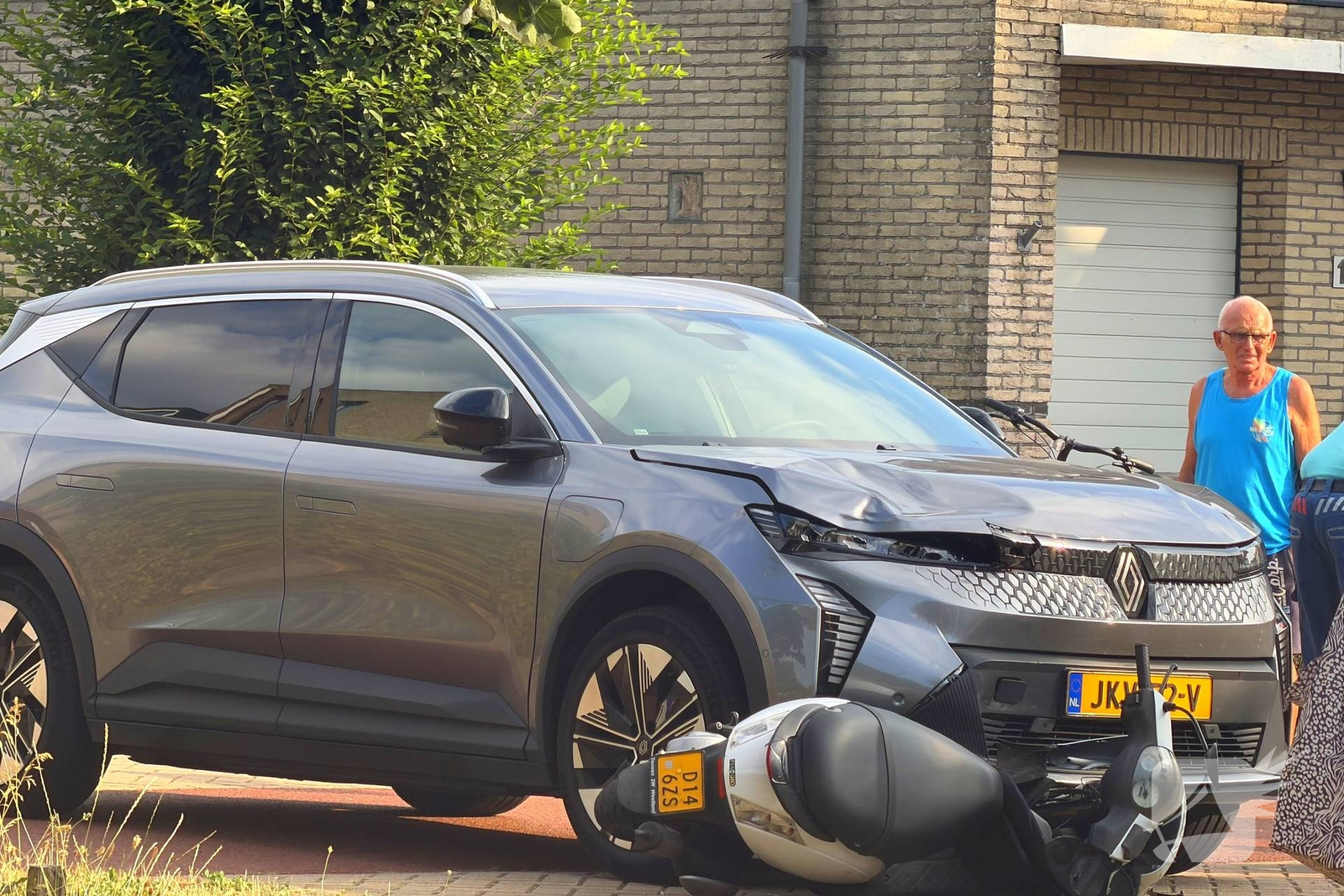 Ongeval tussen auto en scooter