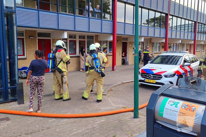 Brand in flatwoning leidt tot ontruiming