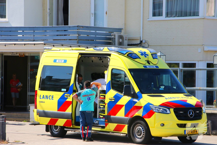 Fietser gewond bij botsing met personenauto