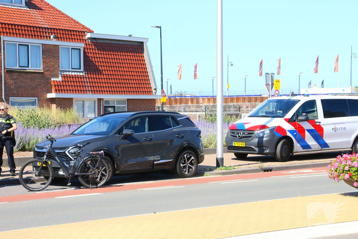 Fietser gewond bij botsing met personenauto
