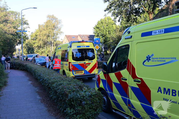 Botsing tussen twee voertuigen op een kruising