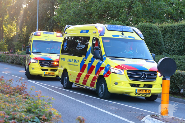 Botsing tussen twee voertuigen op een kruising