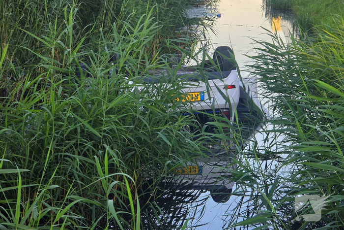 Auto te water in Moordrecht