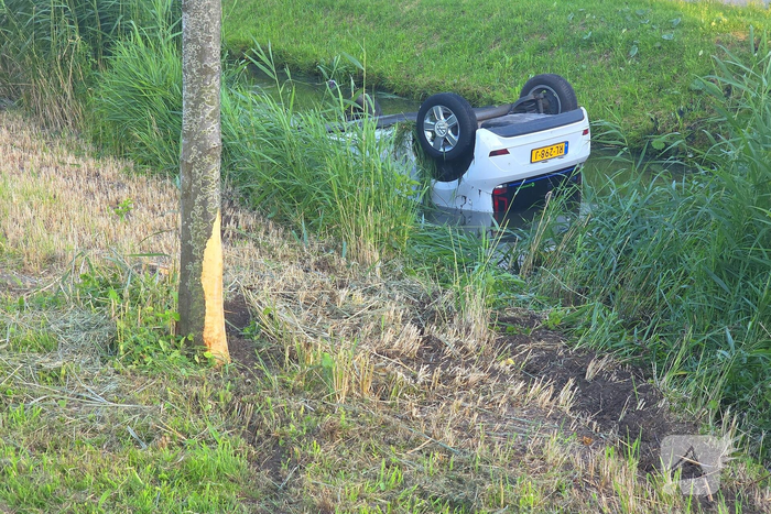 Auto te water in Moordrecht