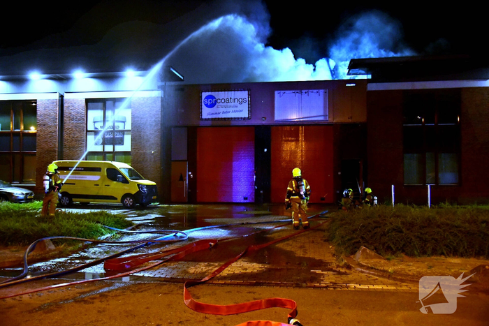 Zeer grote brand in bedrijfspand