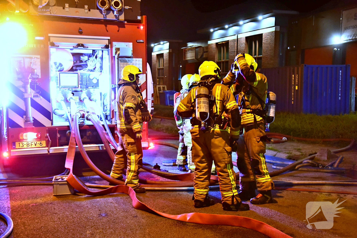 Zeer grote brand in bedrijfspand