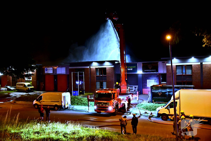 Zeer grote brand in bedrijfspand