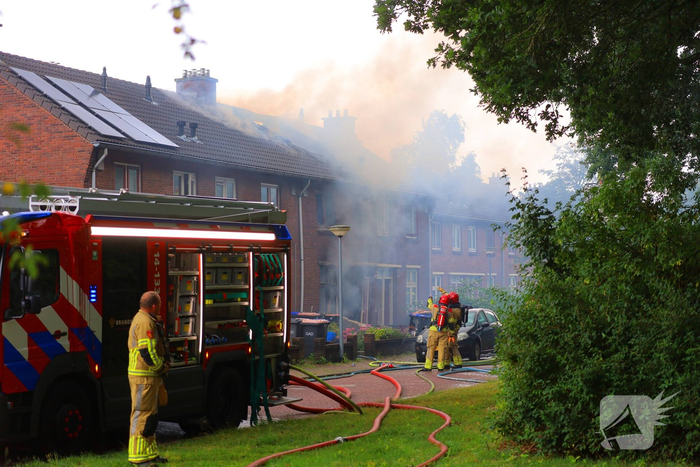 Explosie verwoest gevel en dak van woning