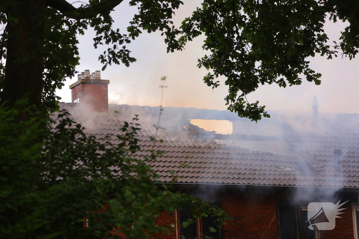 Explosie verwoest gevel en dak van woning
