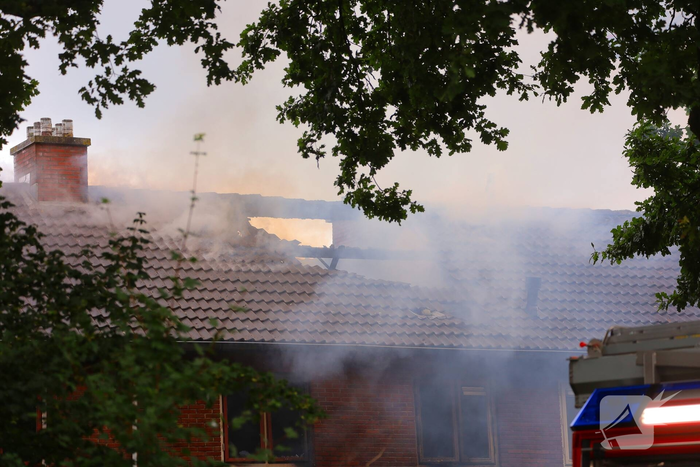 Explosie verwoest gevel en dak van woning
