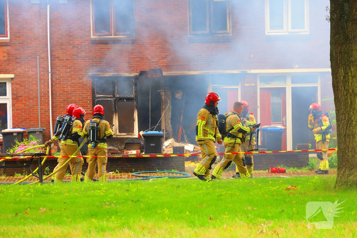 Explosie verwoest gevel en dak van woning