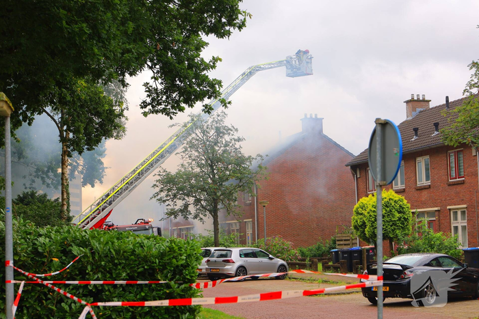 Explosie verwoest gevel en dak van woning