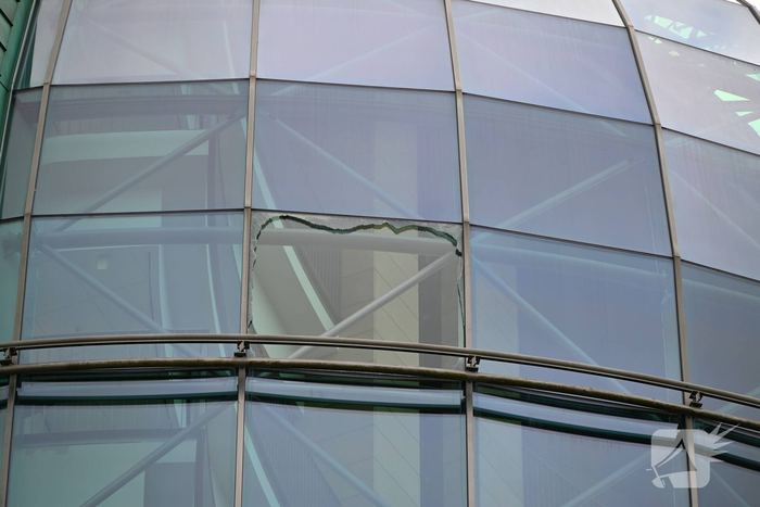 Glas waait uit glazen koepel