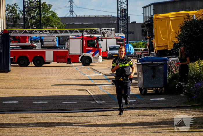 Brand in binnenvaartschip leidt tot rookontwikkeling