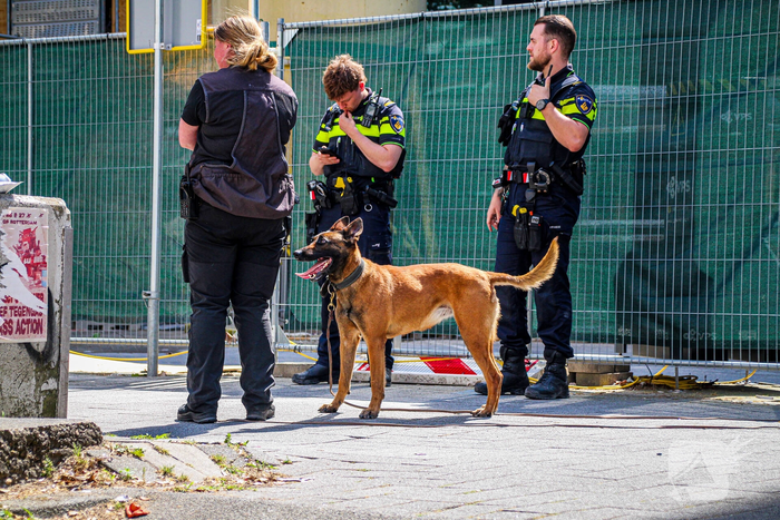 Politie vind mes na steekpartij, slachtoffer naar het ziekenhuis